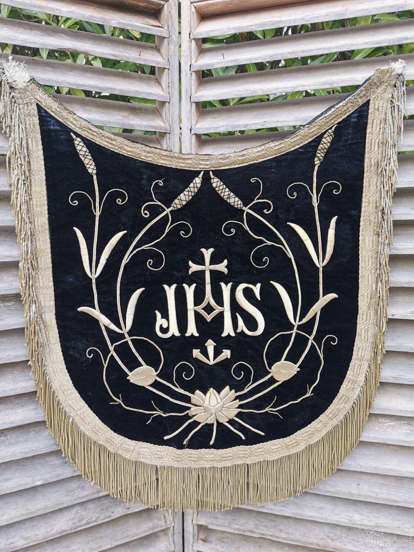 Fil d'or de Souche Antique, Bannière d'église, Antiquités Vêtements, Broderies Anciennes,