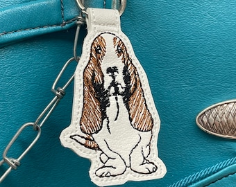 Basset Hound Keychain, Embroidered Dog Breed Gift, Droopy Ears Bag Charm, Basset Hound Mom Keyring, Handmade Pet Accessory, Hound Dog Gift