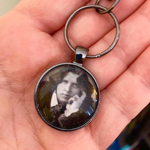 Oscar Wilde Key Chain