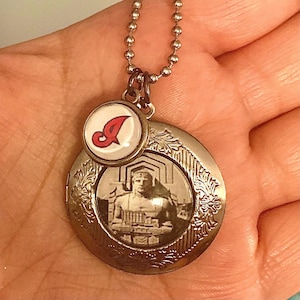 Cleveland Guardian Locket With Script I