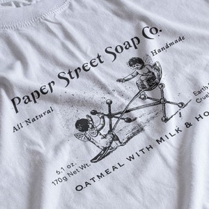Maglietta di Paper Street Soap Co
