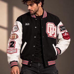 Individuell gestaltete Collegejacke | Wollmischung, Chenille-Aufnäher, personalisierter Name & Jahr