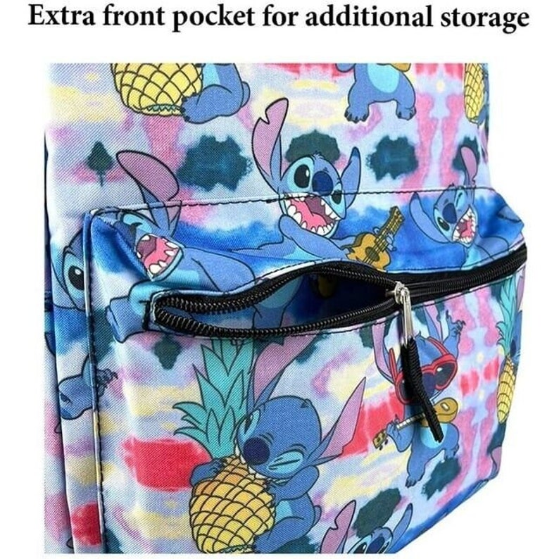 Puede incluir: Mochila azul con un patr&oacute;n tie-dye con Stitch de Lilo & Stitch. La mochila tiene un bolsillo frontal con cremallera. La mochila tiene un dise&ntilde;o de pi&ntilde;a y Stitch.