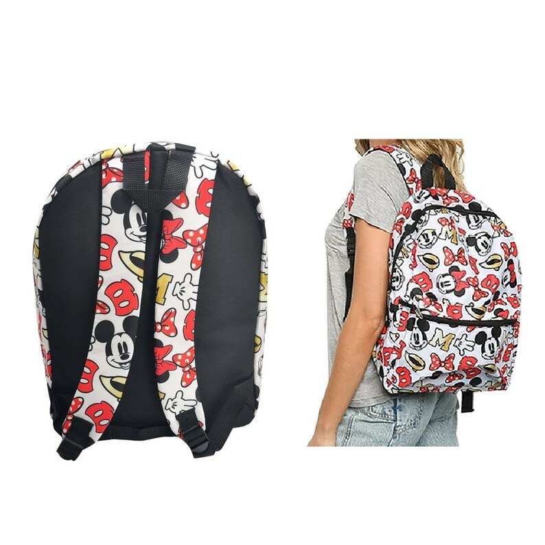 Puede incluir: Mochila blanca con estampado de Mickey Mouse y Minnie Mouse en rojo, amarillo y negro. La mochila tiene una cremallera negra y correas ajustables.