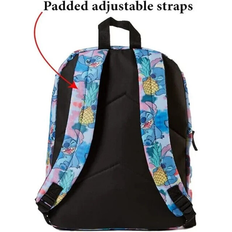 Puede incluir: Una mochila azul y rosa con estampado de personaje de dibujos animados. La mochila tiene correas ajustables acolchadas y un bolsillo con cremallera en el lateral.