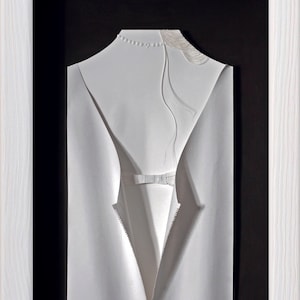 DESIRE - Gesneden en gebeeldhouwd papier - fotografische reproductie op kunstkaart