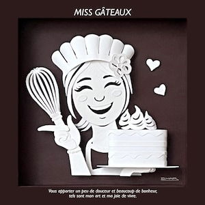 Carte joyeuse MISS GÂTEAUX, Carte postale, carte anniversaire, joie, bonheur, gourmandise, pâtisserie, pâtissière, sourire, art papier, miam