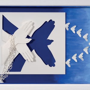 THE SHADOW OF A HOPE – Geschnittenes und geformtes Papier – Fotoreproduktion auf Kunstkarton