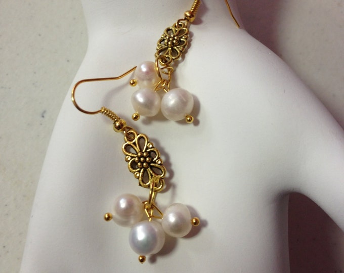 Pearl Dangle Earrings, Vintage Style, White and Gold Earrings, 7-8mm CFWP Earrings, Beaded Earrings, Pearl Earrings, Bridal Jewelry, Dainty