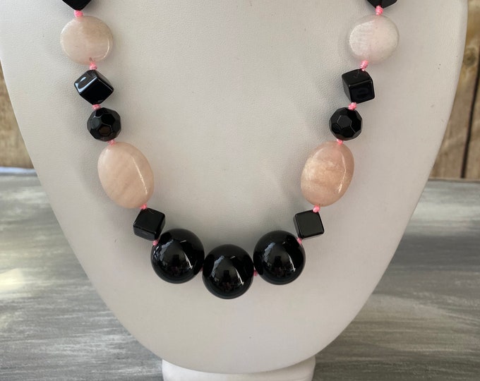 Black Onyx & Rose Quartz Gemstone Necklace, Beaded Necklace, Black Pink Jewelry, Gemstone Necklace, Onyx Jewelry, Multi Stone Necklace