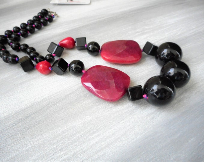 18" Black Onyx & Purple Jade Gemstone Necklace, Black Stone Beaded Necklace, Big Bold Necklace, Big Bead Necklace, Onyx stone Necklace