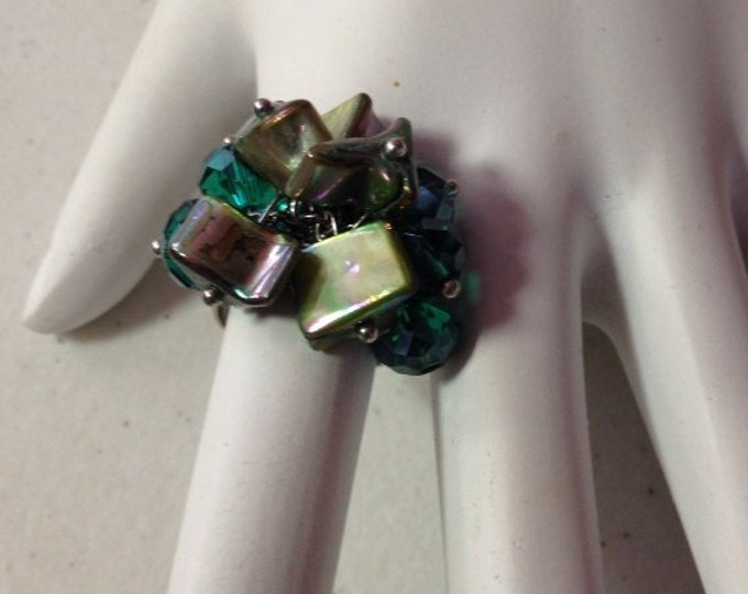 Multi Bead Ring, Faceted Teal Green Crystal & Green Shell Adjustable Ring, Beaded Ring, shell jewelry, Summer Jewelry, Shell Ring, Green Rin
