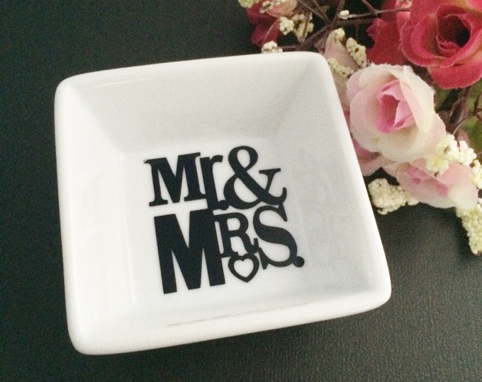 Mr & Mrs Mini Ring dish, engagement gift, wedding gift, jewelry dish,Trinket dish, anniversary gifts, couples gifts, ring holder