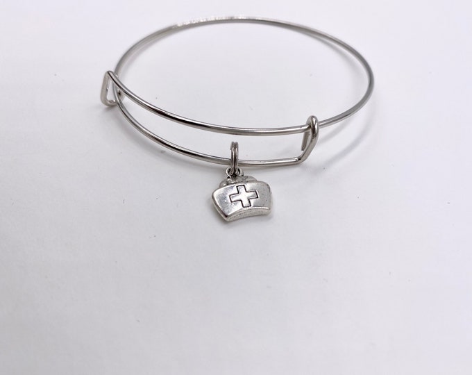 Nurse Cap Charm Bangle; Nurse gifts, Nurse Jewelry, Registered Nurse Bracelet, ER Nurse Bangle, Nurse Graduation Gift, Nursing Student Gift
