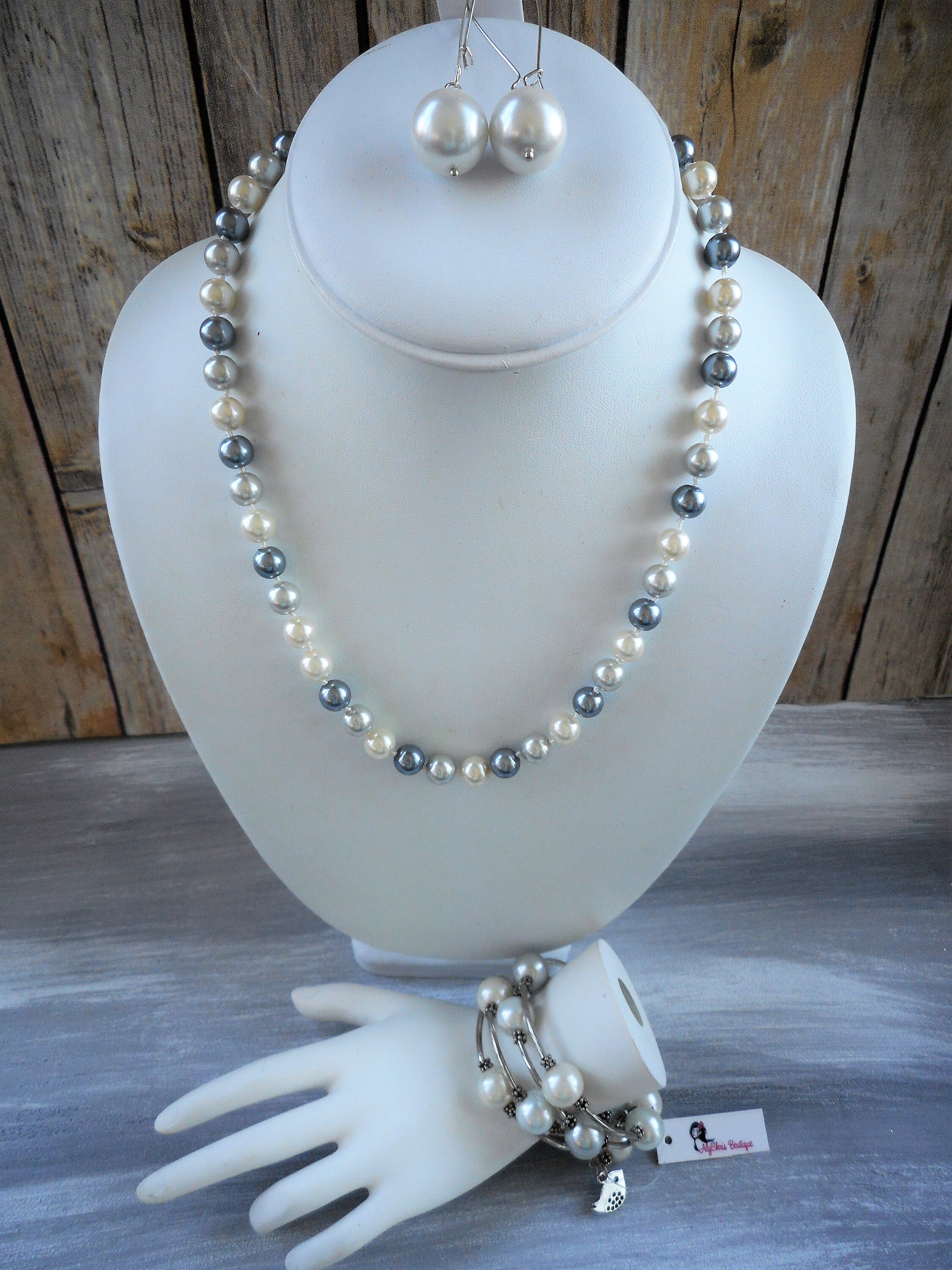 Faux pearl necklace discount