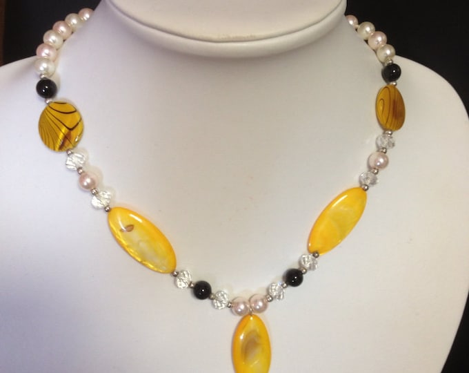 Yellow Shell Necklace and Earring Set, 18" Yellow MOP Shell  Glass Pearl Beads Necklace Earring Set, Shell Beaded Necklace, Summer Jewerly