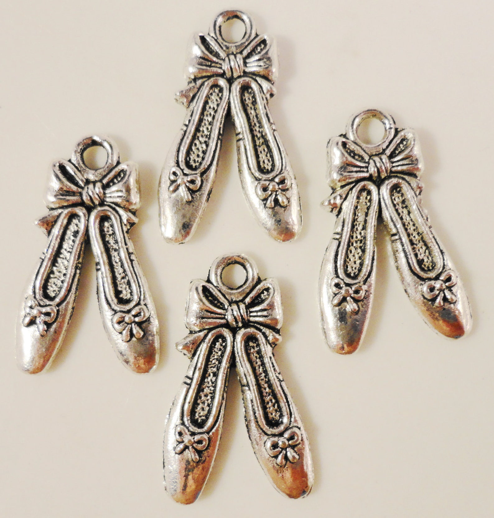 ballet slipper charms 21x12mm antique silver tone metal ballerina slipper shoes charm pendant jewelry findings 10pcs