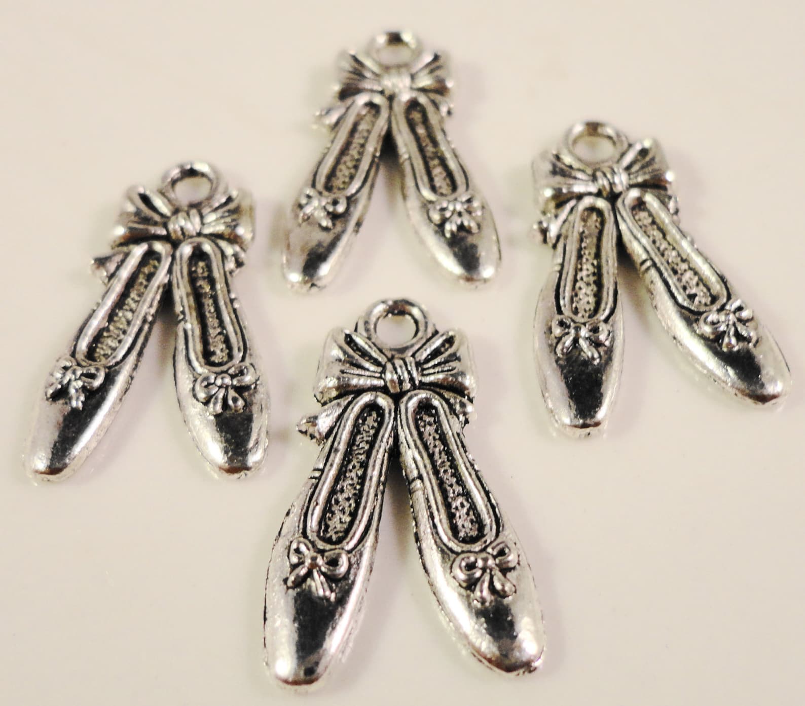 ballet slipper charms 21x12mm antique silver tone metal ballerina slipper shoes charm pendant jewelry findings 10pcs