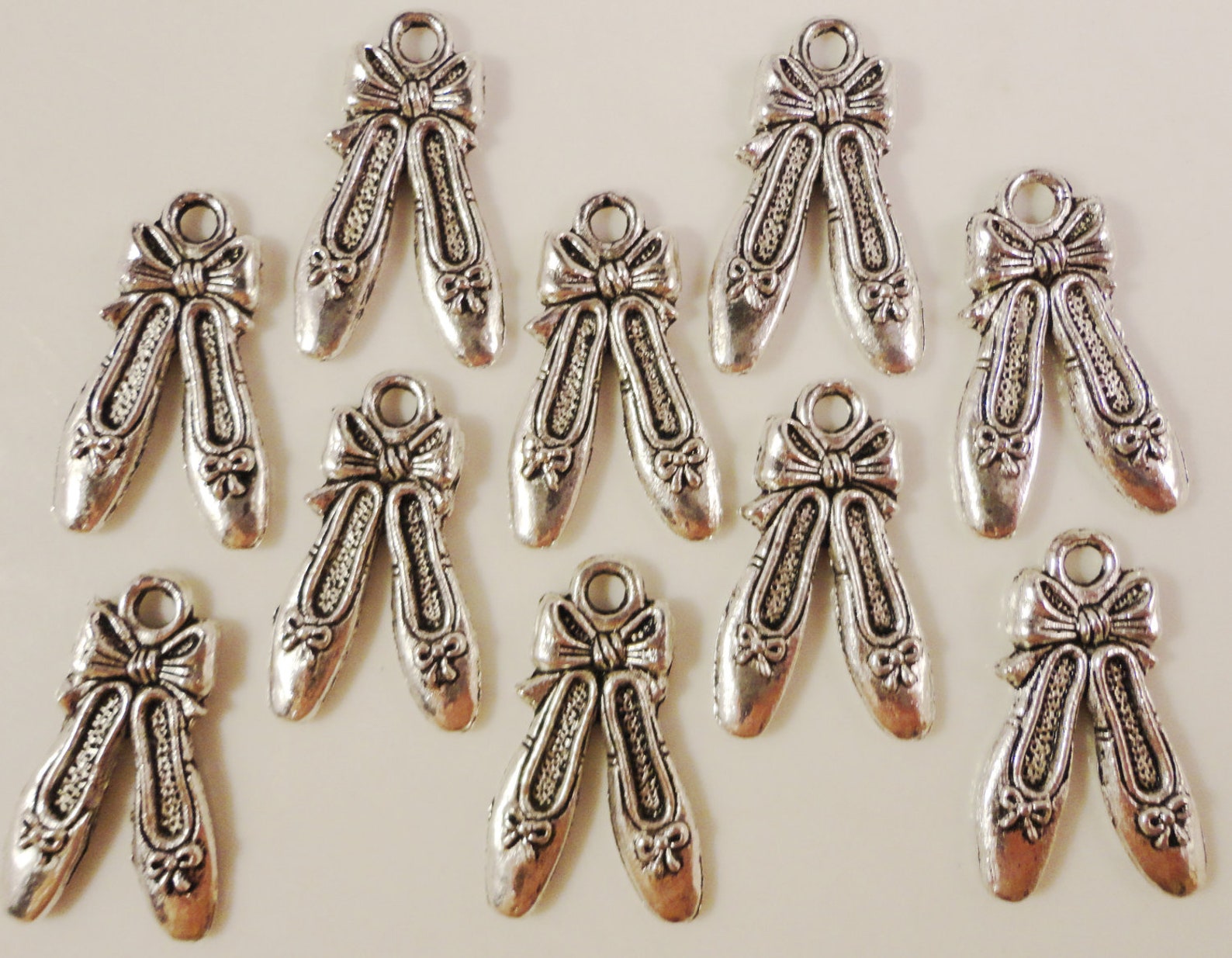 ballet slipper charms 21x12mm antique silver tone metal ballerina slipper shoes charm pendant jewelry findings 10pcs