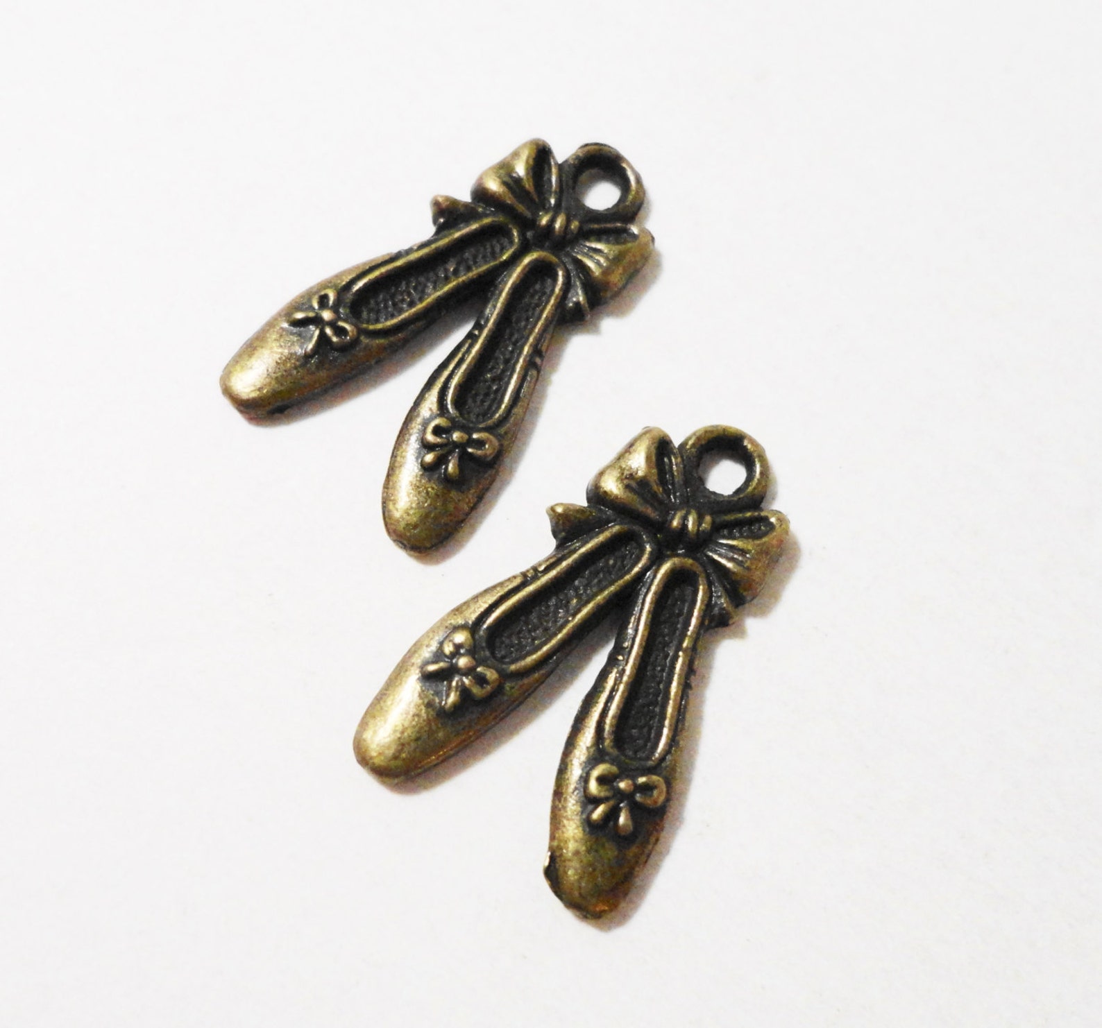 ballet slipper charms, 22x7mm bronze ballet pendants, antique brass ballet shoe charms, ballerina charms, metal charms for jewel