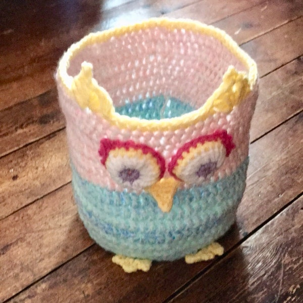 CUTE OWL TIDY.  Hand Crocheted toy tidy For Nursery.  Toy or Nappy/Diaper tidy.  Soft Basket to Keep Small Items In.