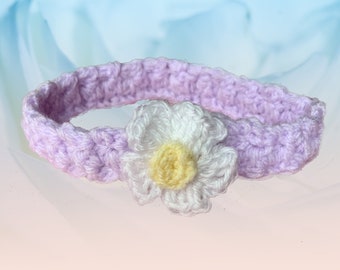 HÜBSCHE BABY STIRNBAND. Lila, blass lila Stirnband mit hübschen Blume Detail.  Hand gehäkelt. Alle Größen verfügbar. Runde Stirnband.