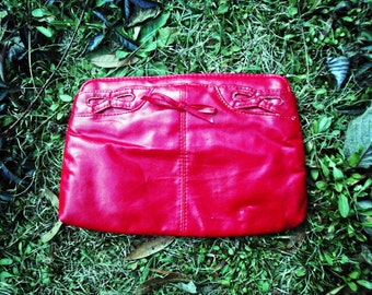 VTG- Cute Early 1980s, Vintage, Bright Red, Clutch in Vegan leather, Lipstick Red Eighties Small/Medium with Bow detailing and strap hooks