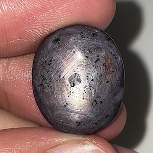 Stjärnrubin safir cabochon ädelsten naturlig för smyckestillverkning 20x17x5 MM, 20.10 CTS