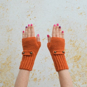 Stricken orange Handschuhe, Pulswärmer für Frauen, gehäkelte Armstulpen, Geschenk für Sie