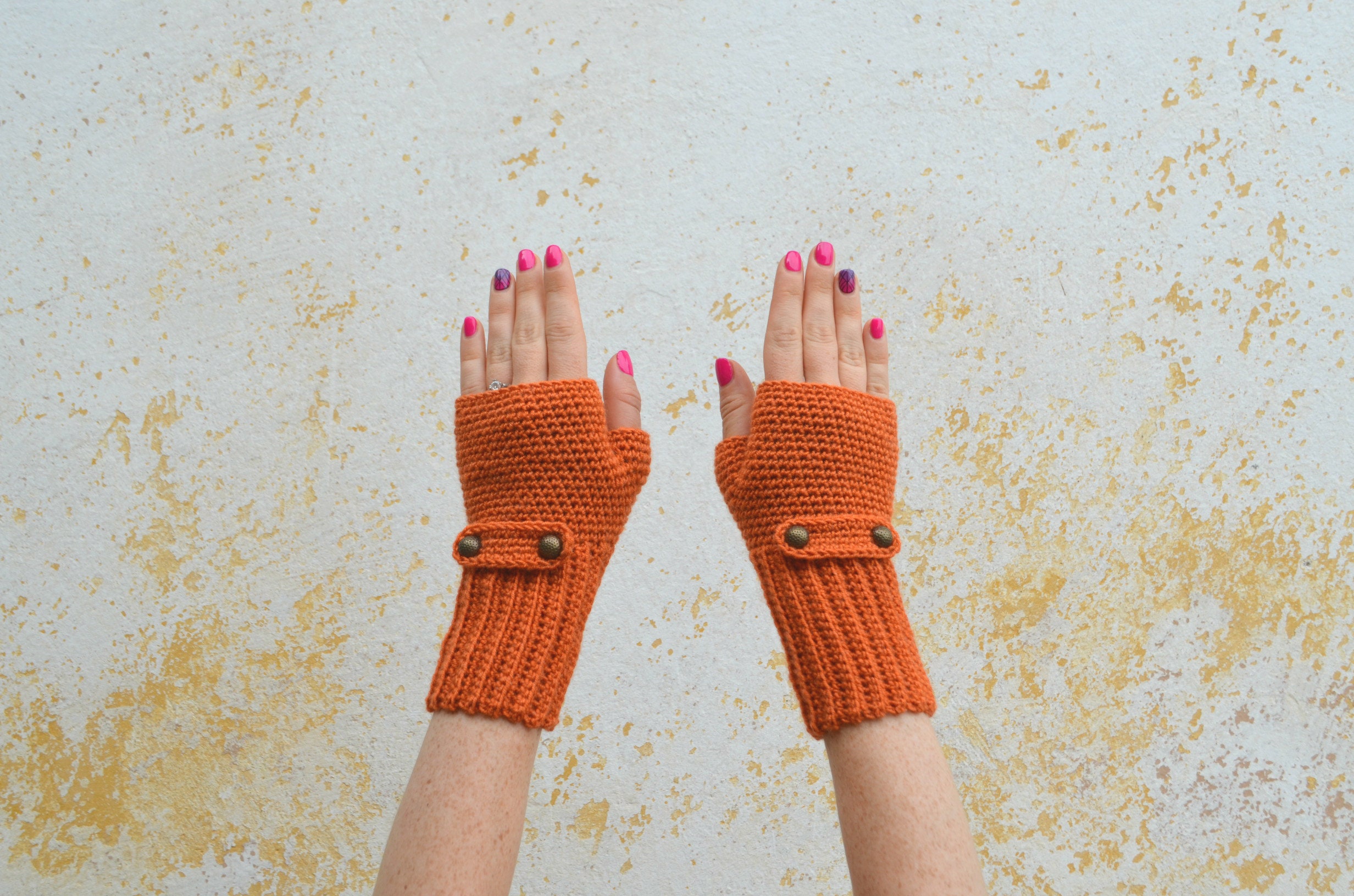 Gants tricotées en laine, mitaines courtes en orange brique, moufles de  femme et fille - Un grand marché