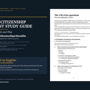 Peut inclure: Un guide d'étude pour le test de citoyenneté américaine avec une couverture bleu foncé et du texte blanc et doré. Le titre indique US Citizenship Test Study Guide, English and Thai. La page de droite présente 128 questions civiques.