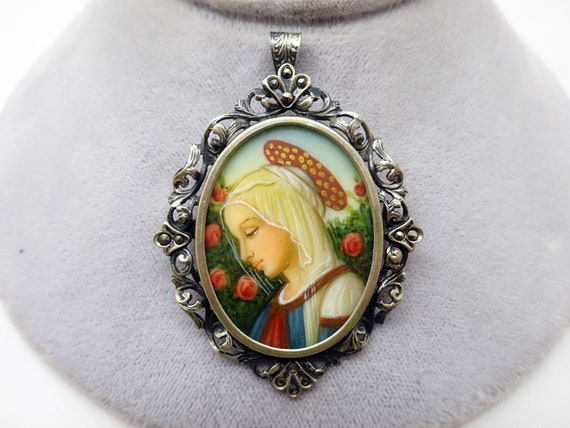 800 Silver Hand Painted Portrait Pin / Pendant (#J