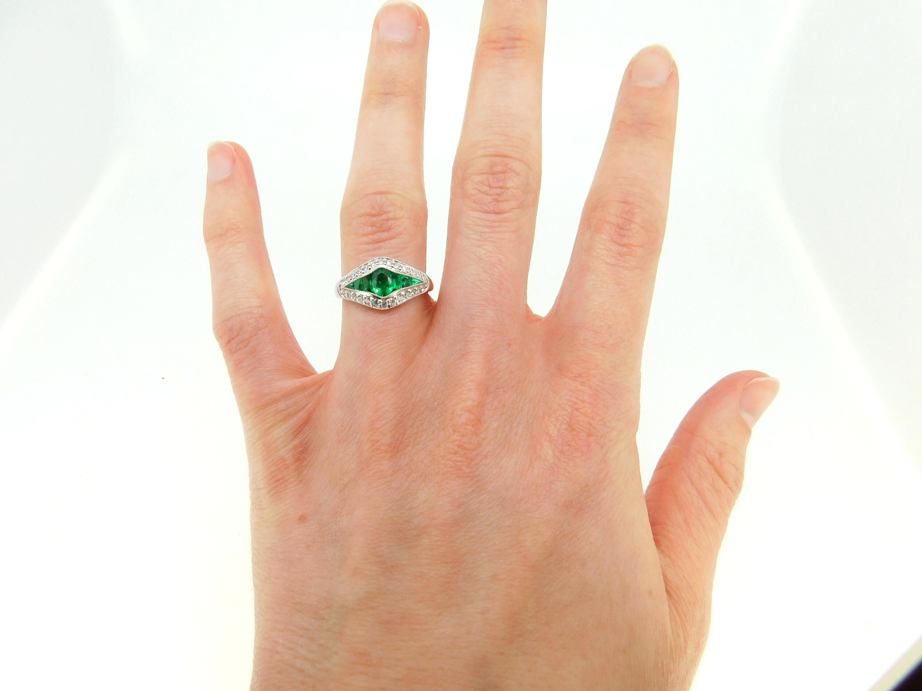 18K エメラルド＆ダイヤモンド 指輪 EM0.48ct/FD:0.4ct/ハーフエタニティセッティング・5月誕生石 1P