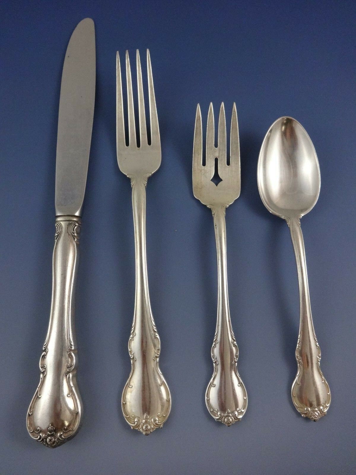 Towle sterling シルバーフォーク 3本爪 装飾ハンドル French Provincial by Towle Sterling Silver Dinner Flatware Set