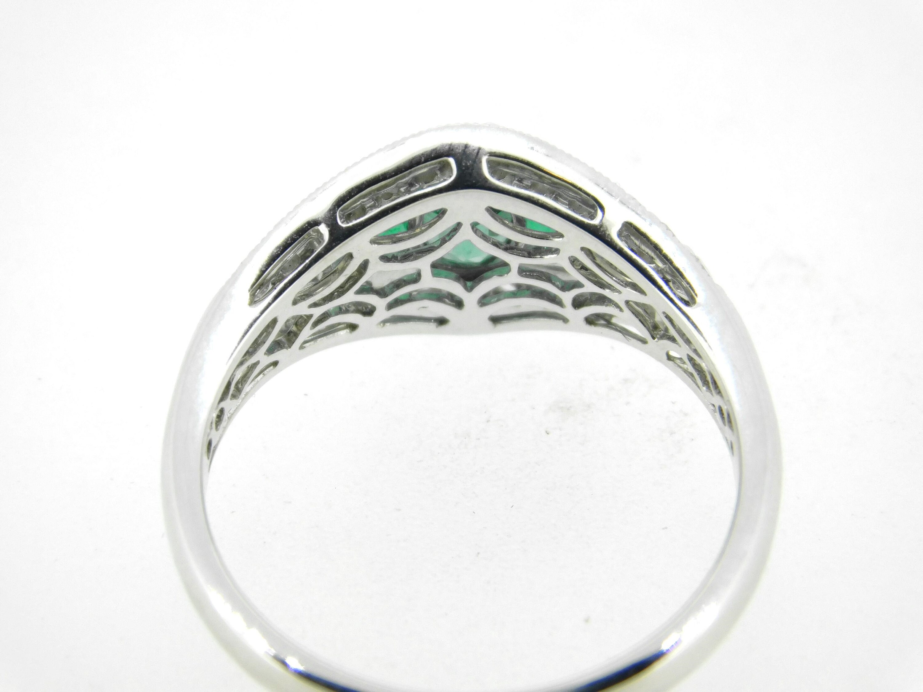 18k Gold Specialty Cut Fine Genuine Natural Emerald and