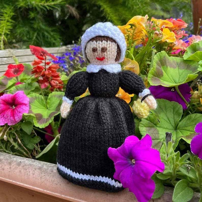 WWI Nurse & Florence Nightingale Doll Knitting Pattern: Knitted Toys (Digital Download) image 17