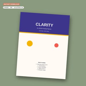 以下が含まれることがあります： CLARITY An ADHD-Friendly Plannerというタイトルのデジタルプランナーの表紙。サブタイトルはLess chaos. More clarity.。デザインは、濃い青のトップセクション、黄色の水平線、白のボトムセクションで構成され、黄色い円と赤い円が配置されています。WHAT'S INSIDEというテキストには、Daily Brain Dump & Top 3、Task Breakdown、Simple Time Blocks、Weekly Check-In、Motivation Trackerの5つのセクションが記載されています。