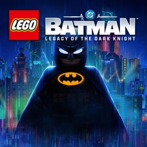 Könnte beinhalten: Eine LEGO Batman Minifigur steht zentral vor einer dunkelblauen Stadtkulisse. Der Text LEGO BATMAN LEGACY OF THE DARK KNIGHT steht oben. Die Figur trägt einen schwarzen Umhang und ein Brustemblem mit einer gelben Fledermaus-Silhouette auf Schwarz.