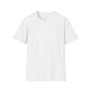 Könnte beinhalten: Ein schlichtes weißes T-Shirt mit kurzen Ärmeln und Rundhalsausschnitt. Das Kleidungsstück zeichnet sich durch ein einfaches, einfarbiges Design mit Standardpassform, kurzen Ärmeln und einem abgerundeten Kragen aus, präsentiert vor neutralem Hintergrund.
