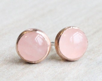 Orecchini al quarzo rosa in oro rosa // Orecchini a bottone al quarzo rosa // Orecchini Cabochon da 6 mm // Borchie di pietre preziose riempite di oro rosa 14k