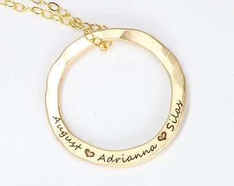 Collier prénom rond martelé en gold filled 14 carats | Pendentif gravé personnalisé | Bijoux personnalisés faits main