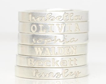 Anelli in argento sterling con nome inciso - Anello impilabile personalizzato con incisione delicata