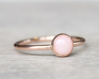 Anello impilabile con opale rosa: oro rosa 14k, pietra portafortuna di ottobre