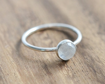 Rose Cut Moonstone Ring // Sterling Silver Rainbow Moonstone Ring  // Rose Cut Moonstone Engagement Ring // June Birthstone Ring