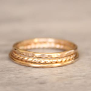 14K Gold Filled Stapelringe: Gehämmert & Twist Set von 3
