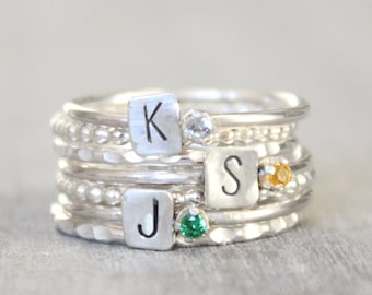 Anelli impilabili con iniziali in argento sterling e pietra portafortuna - Set da 3