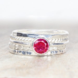 5 mm Rubin Ring Sterling Silber facettierter Edelstein Juli Ring, 5 mm Ringset