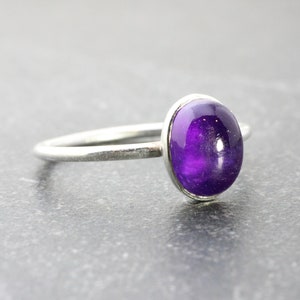 Amethyst Silberring // Silberring ovaler Amethyst // Februar Geburtsstein // 8x6mm Lila Edelstein Ring // Amethyst