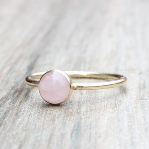 14K Gold Filled Rosenquarz Ring: Stapel Edelstein Band