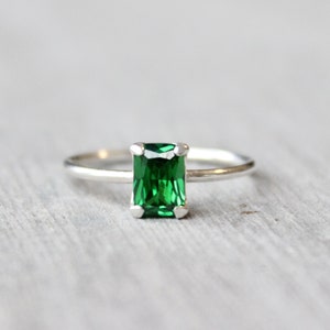 Sterling Silver Emerald Cut Emerald Ring // 7x5mm Emerald Cut Birthstone Stacking Ring // May Birthstone Ring // Simple Silver Ring